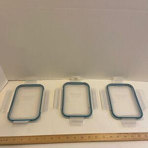 Snap wear lids 3 square  7” and 3 round. 4”